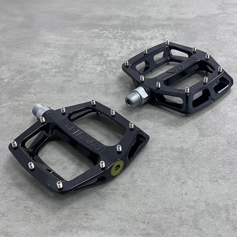 DMR V12 MAG Pedals in Black-4